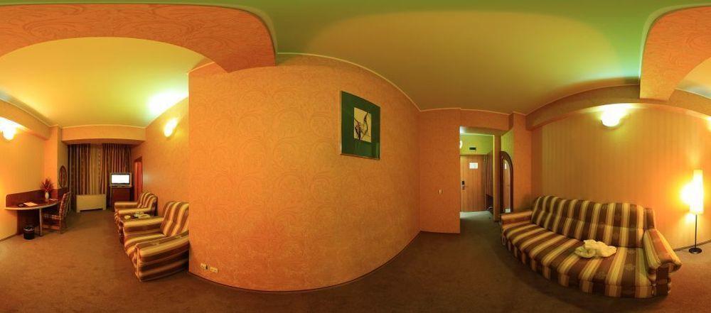 Hotel Helin - Calea Bucuresti クラヨーヴァ エクステリア 写真