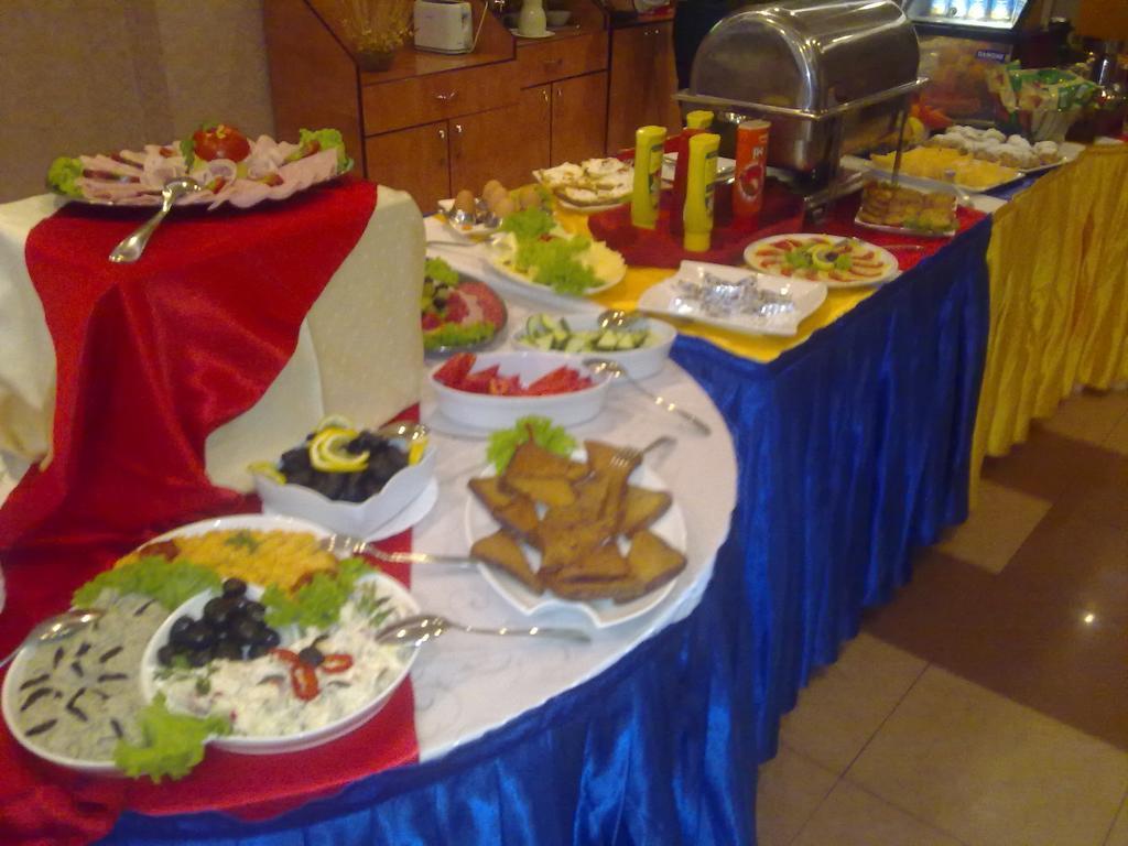Hotel Helin - Calea Bucuresti クラヨーヴァ エクステリア 写真