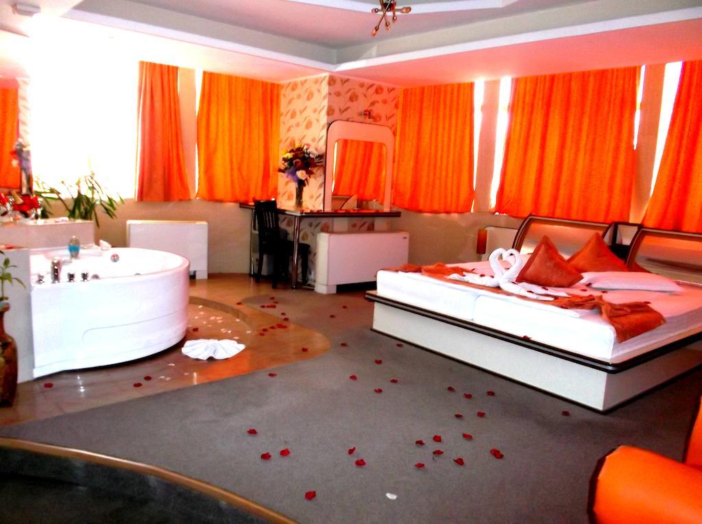 Hotel Helin - Calea Bucuresti クラヨーヴァ エクステリア 写真
