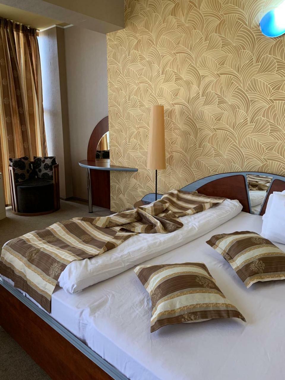 Hotel Helin - Calea Bucuresti クラヨーヴァ エクステリア 写真