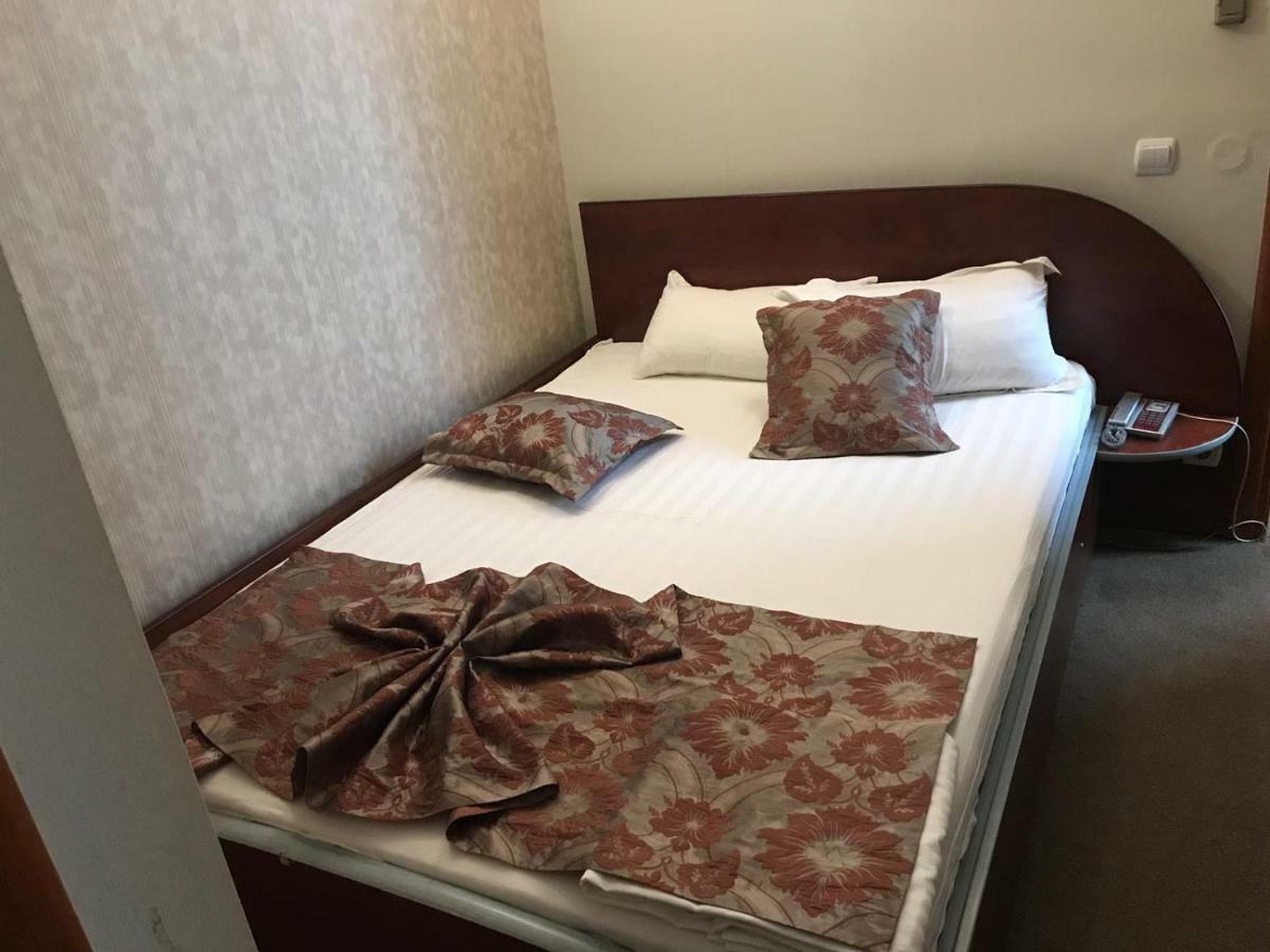 Hotel Helin - Calea Bucuresti クラヨーヴァ エクステリア 写真