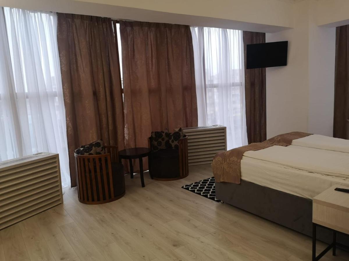 Hotel Helin - Calea Bucuresti クラヨーヴァ エクステリア 写真