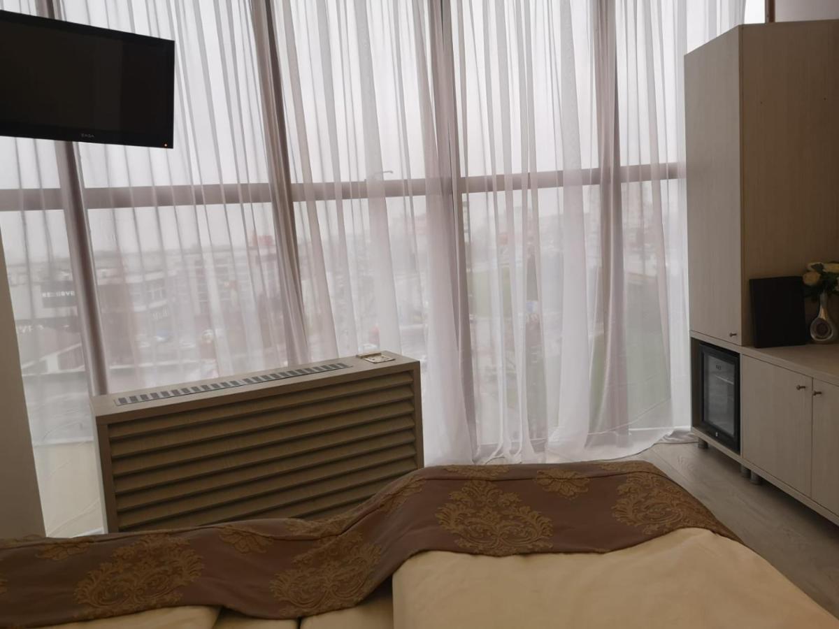 Hotel Helin - Calea Bucuresti クラヨーヴァ エクステリア 写真