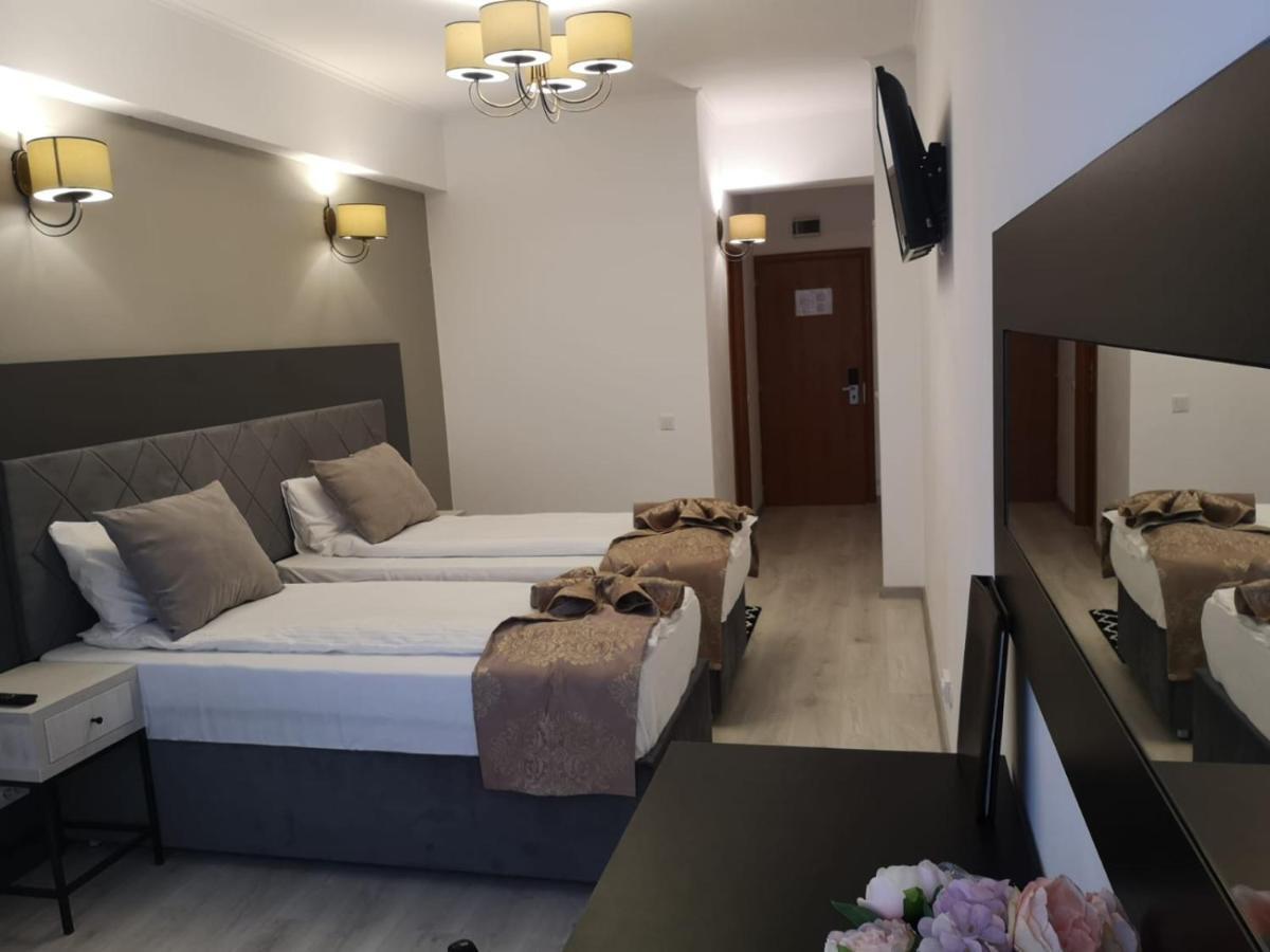 Hotel Helin - Calea Bucuresti クラヨーヴァ エクステリア 写真